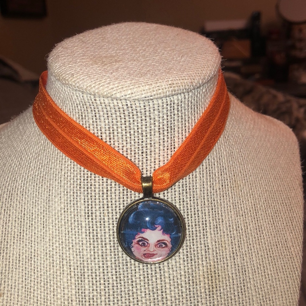 Hocus pocus chocker